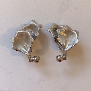 Vintage Silvertone Clip Earrings - Ginko Leaf